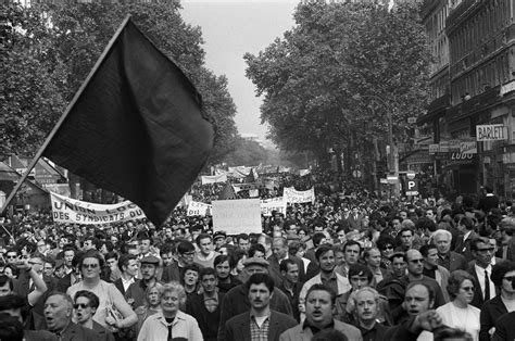 La Grève des Étudiants de Mai 68: Un Soulèvement Sociale et Politiques contre les Normes Traditionnelles